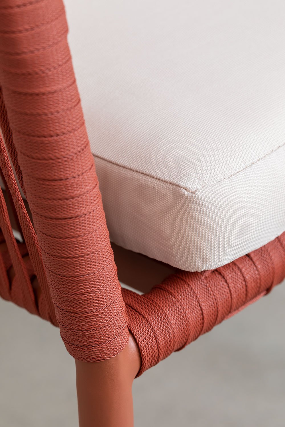 Chaise de salle à manger classique Arhiza avec accoudoirs en aluminium et corde tressée, image de la galerie 7