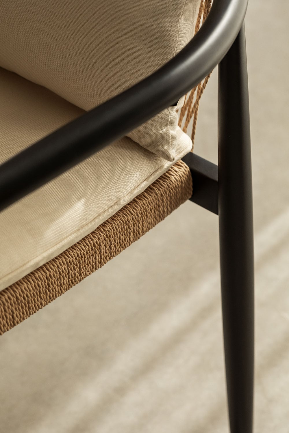 Pack de 4 chaises de salle à manger avec accoudoirs en acacia Giulia, image de la galerie 2