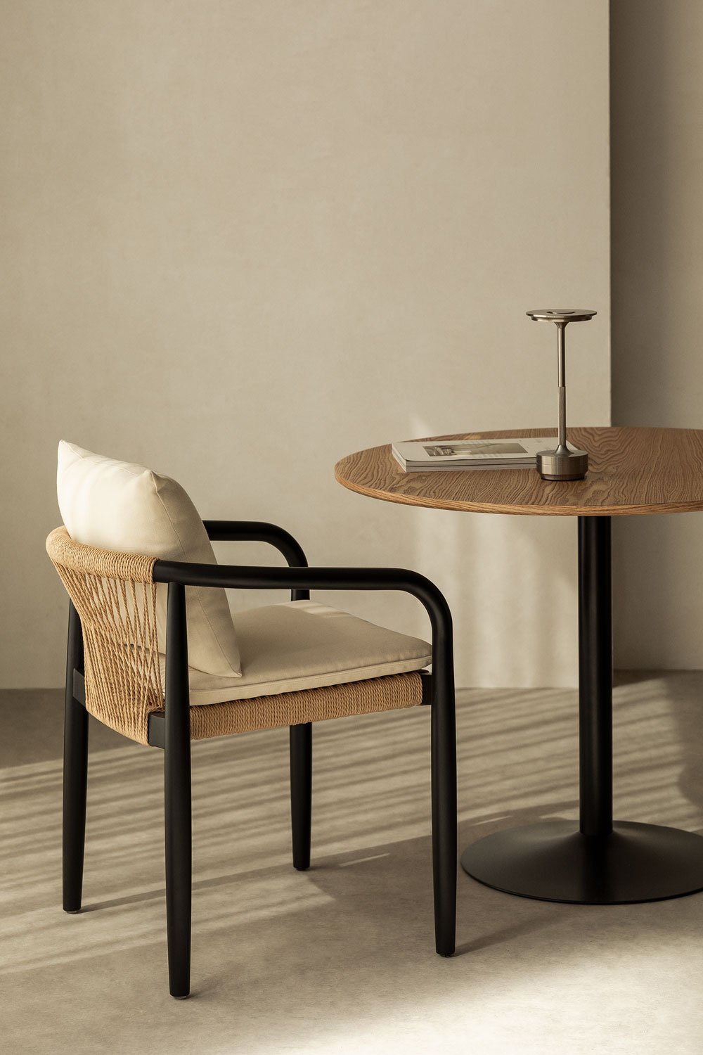 Pack de 4 chaises de salle à manger avec accoudoirs en acacia Giulia, image de la galerie 1