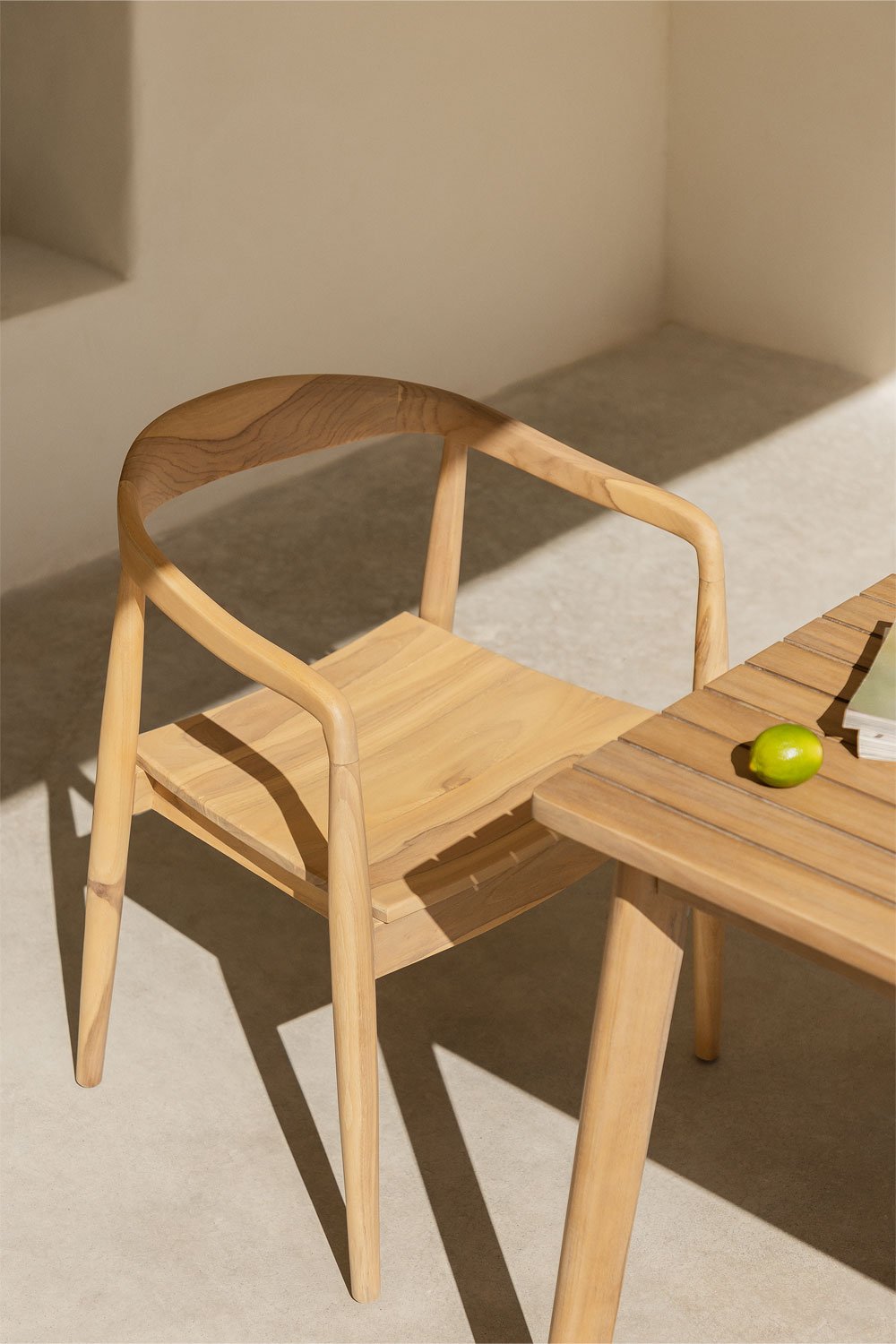 Pack de 4 chaises de jardin avec accoudoirs en bois de teck Alizée, image de la galerie 1
