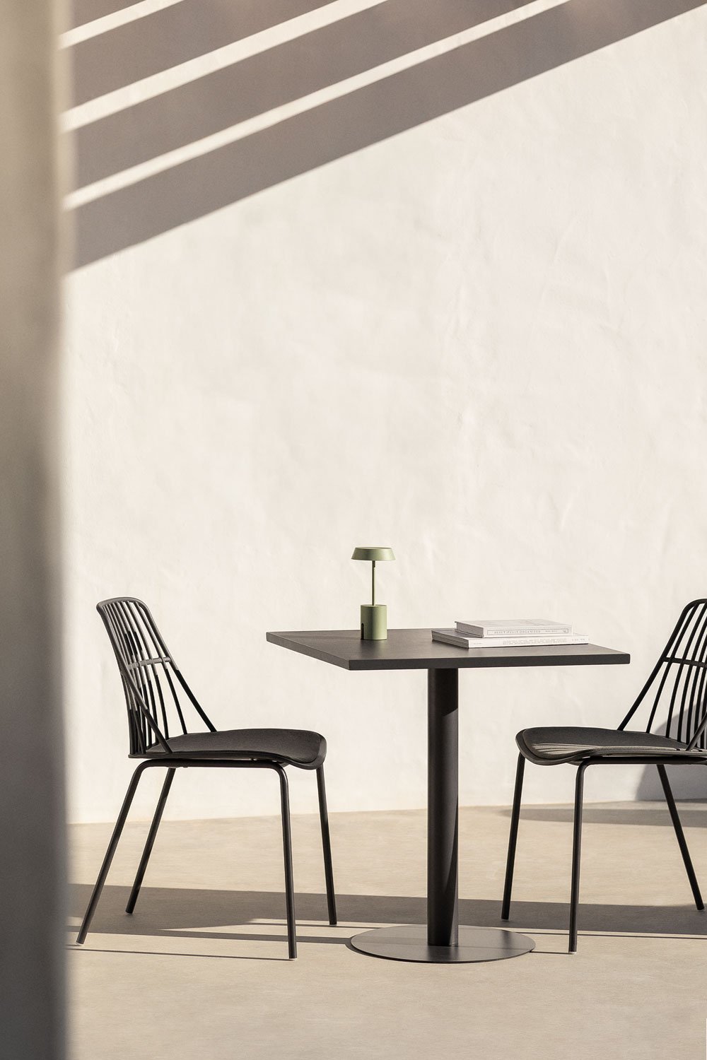 Ensemble table carrée Mizzi 70x70 cm et 2 chaises de jardin Maeba, image de la galerie 1