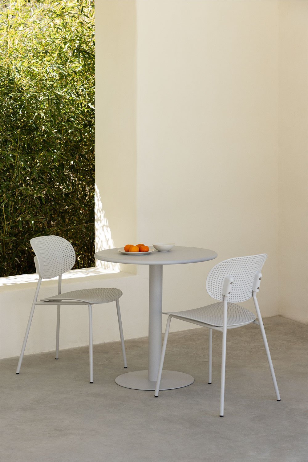 Ensemble table ronde Mizzi (Ø70 cm) et 2 chaises de jardin Tupah, image de la galerie 1