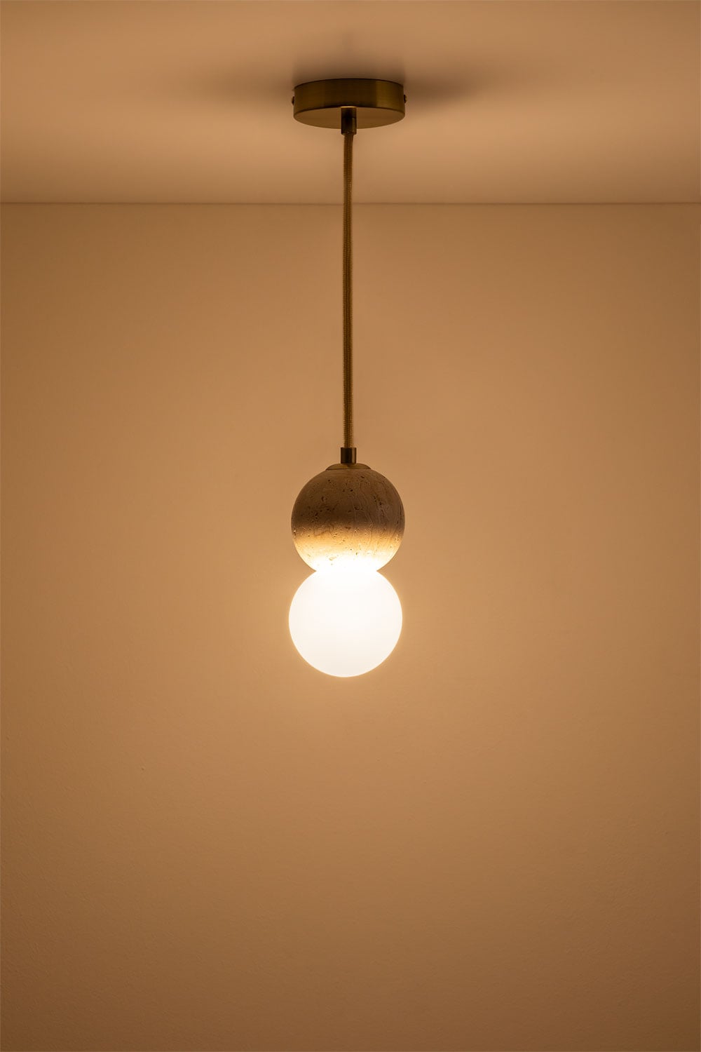 Lampe suspendue Ø10 cm en travertin avec boule en cristal Davise, image de la galerie 3