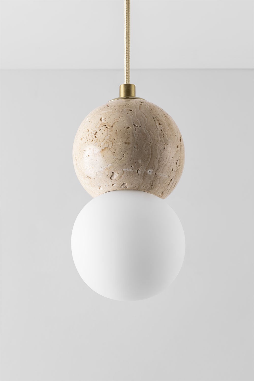Lampe suspendue Ø10 cm en travertin avec boule en cristal Davise, image de la galerie 4
