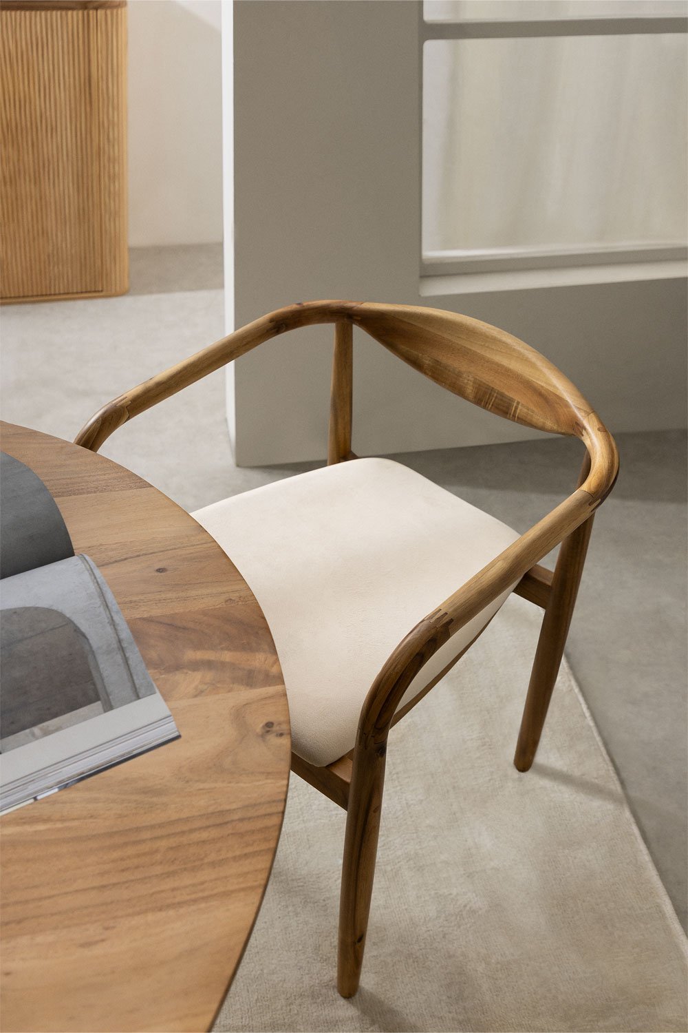 Chaise de salle à manger en bois d'acacia et velours Mallory, image de la galerie 1