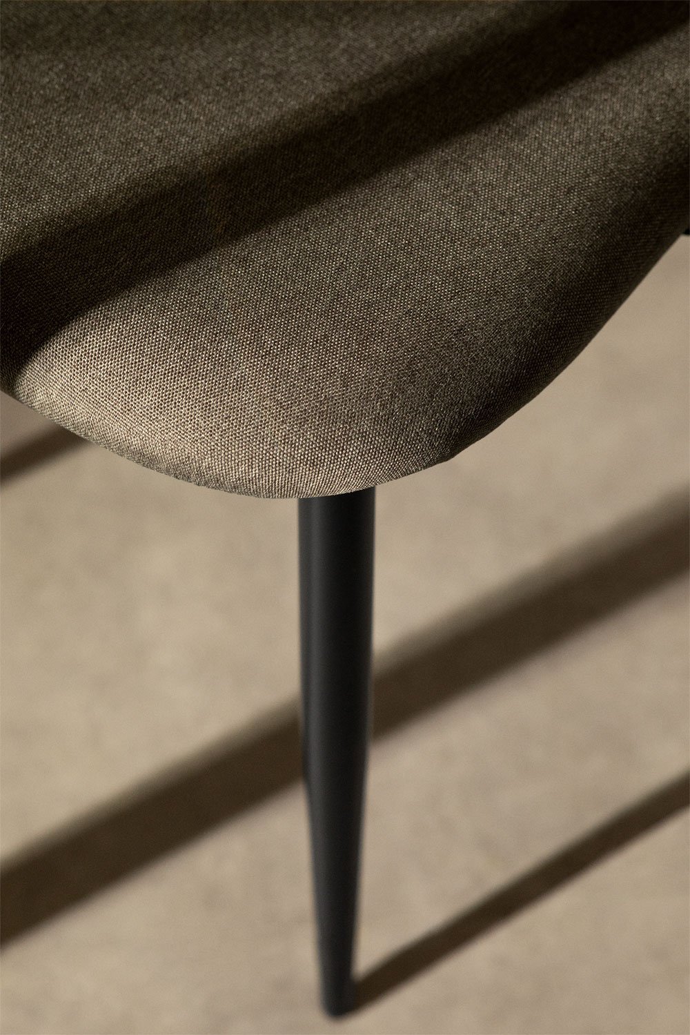 Chaise de salle à manger rembourrée et en acier Kana, image de la galerie 3