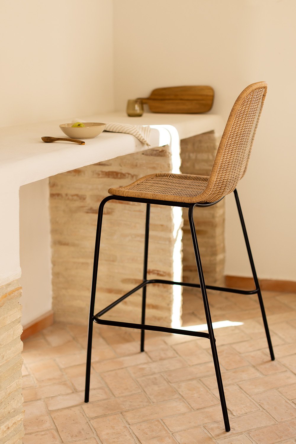 Tabouret haut empilable 75cm en osier Reiven, image de la galerie 1