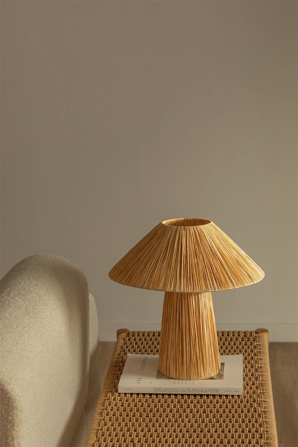 Lampe de table en raphia Aruel, image de la galerie 1