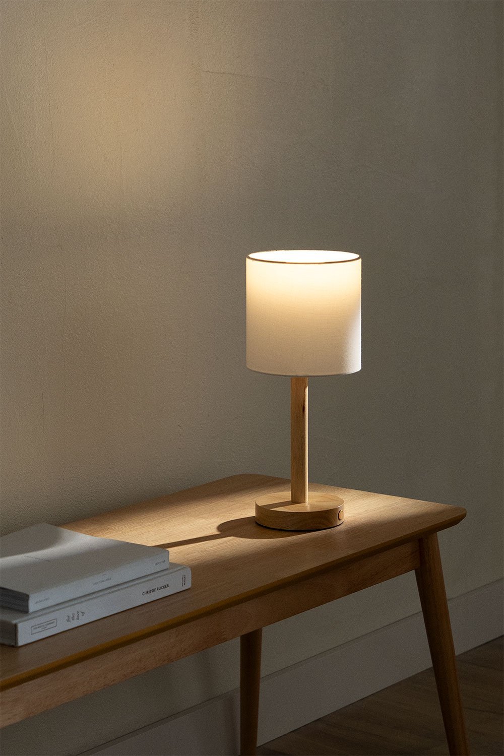 Lampe de table sans fil en bois Tulovik, image de la galerie 2