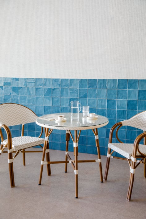Ensemble table ronde (Ø80 cm) et 2 chaises de salle à manger empilables avec accoudoirs en aluminium Brielle Bistro Design