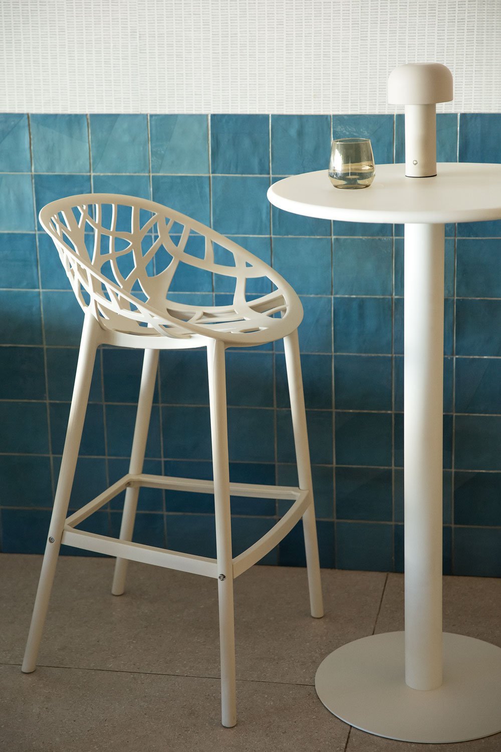 Tabouret haut 75 cm en polypropylène beige tapioca Ores, image de la galerie 1