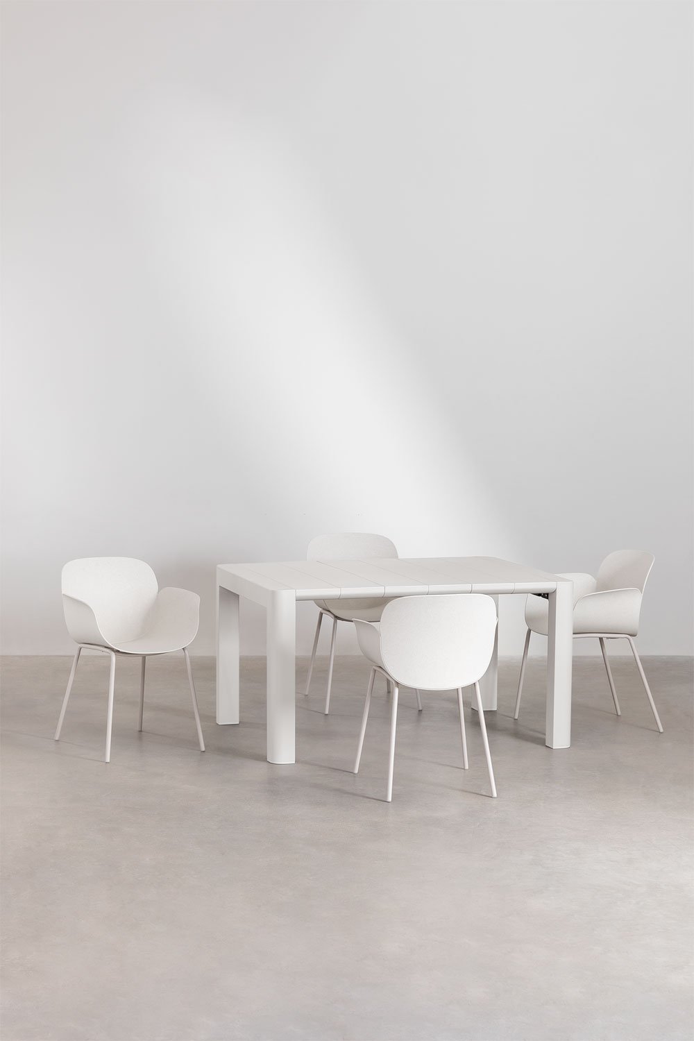 Ensemble table rectangulaire Arnadine (140x100 cm) et 4 chaises de salle à manger Lynette, image de la galerie 1