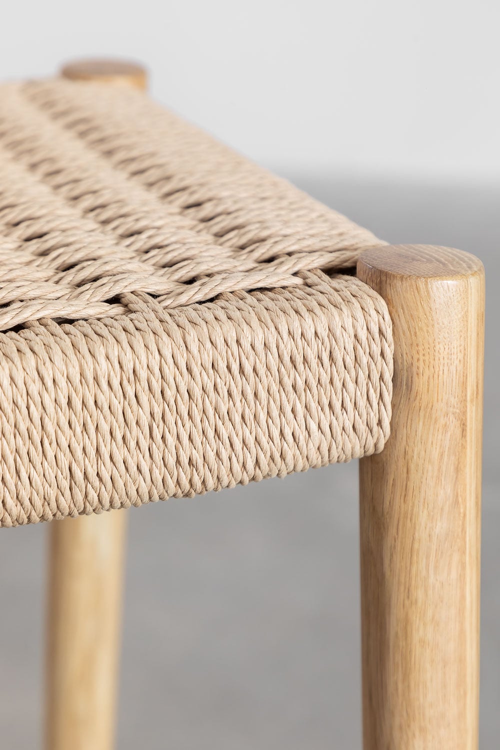 Tabouret En Bois Sculpté Et Corde Tressée – Style Naturel Et Fait Main