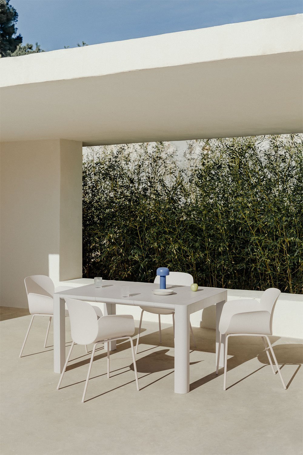 Ensemble table rectangulaire Arnadine (140x100 cm) et 4 chaises de jardin Lynette, image de la galerie 1