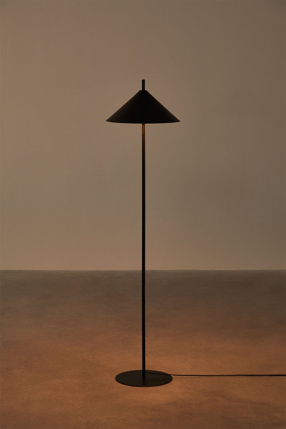 Lampadaire en métal Aziel, image de la galerie 2