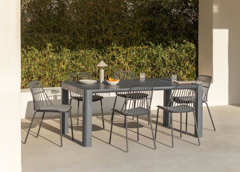 Ensemble table rectangulaire Arnadine (180x100 cm) et 6 chaises de jardin Maeba