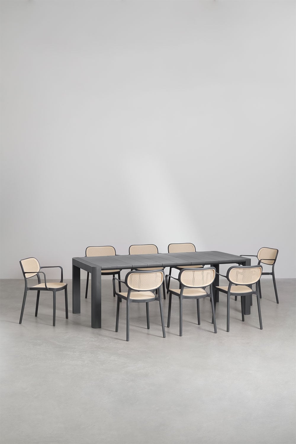 Set de table rectangulaire 220x100 cm Arnadine et 8 chaises de jardin empilables avec accoudoirs en polypropylène Omara, image de la galerie 3
