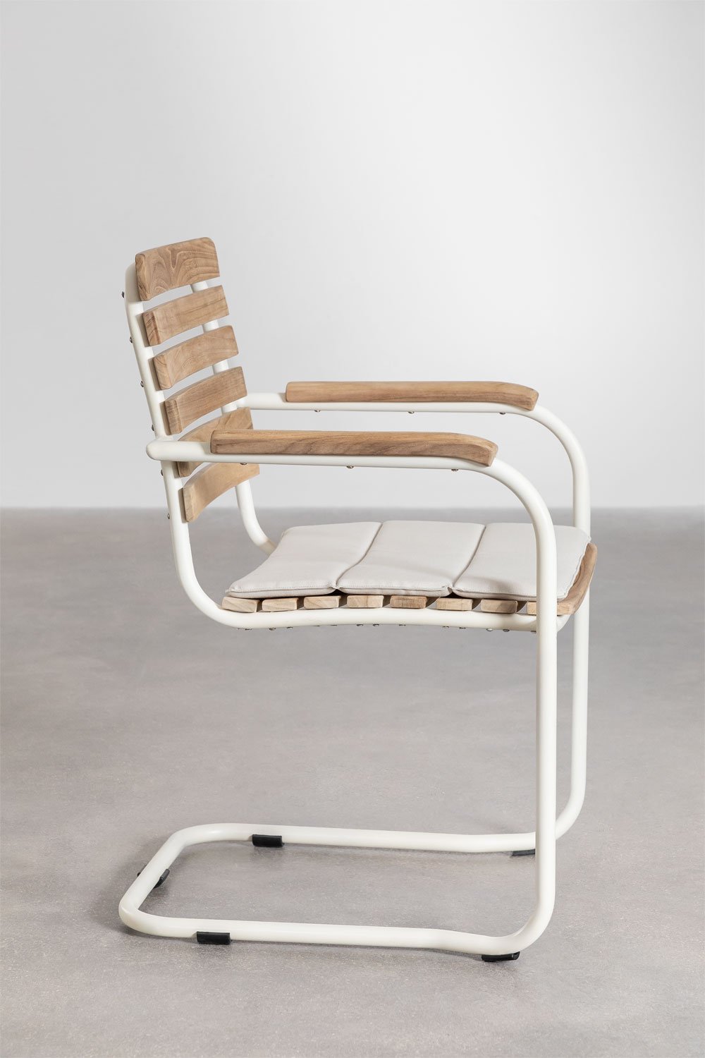 Chaise de salle à manger avec accoudoirs en bois de teck et aluminium Lowel, image de la galerie 2