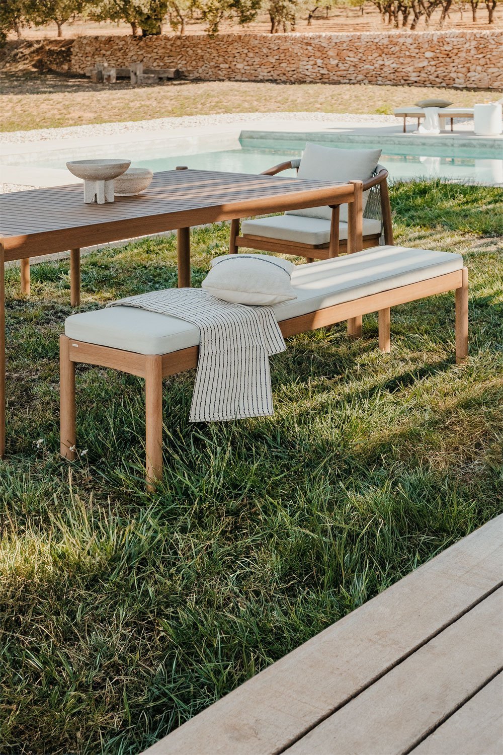 Banc de jardin en bois d'eucalyptus Aderyn, image de la galerie 1