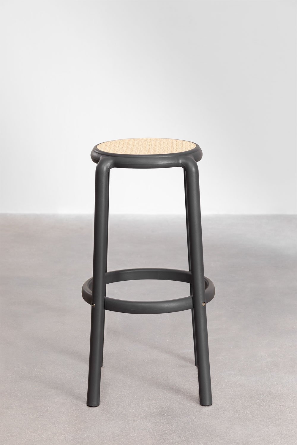 Lot de 2 tabourets hauts de jardin 75 cm en polypropylène gris graphite Omara, image de la galerie 2