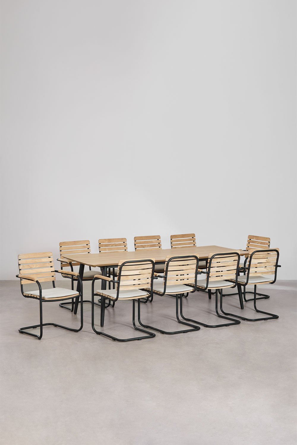 Ensemble composé d'une table rectangulaire (240x100 cm) et de 10 chaises de jardin avec accoudoirs en bois de teck et aluminium , image de la galerie 2