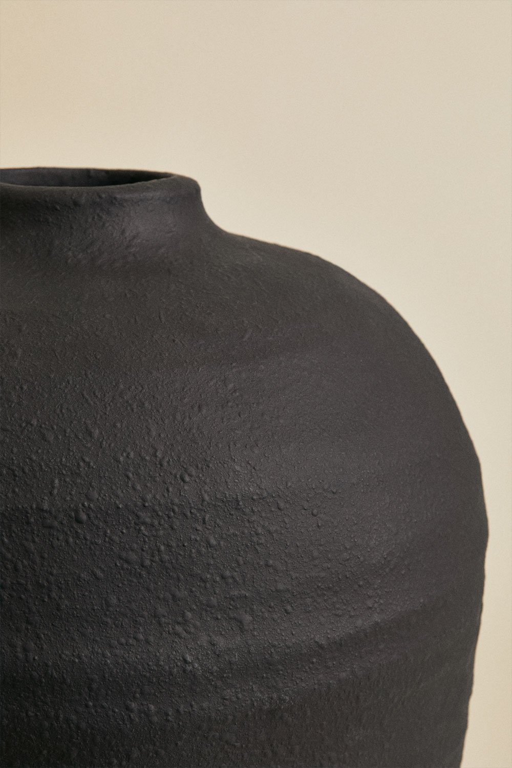 Vase Ezario en terre cuite, image de la galerie 2