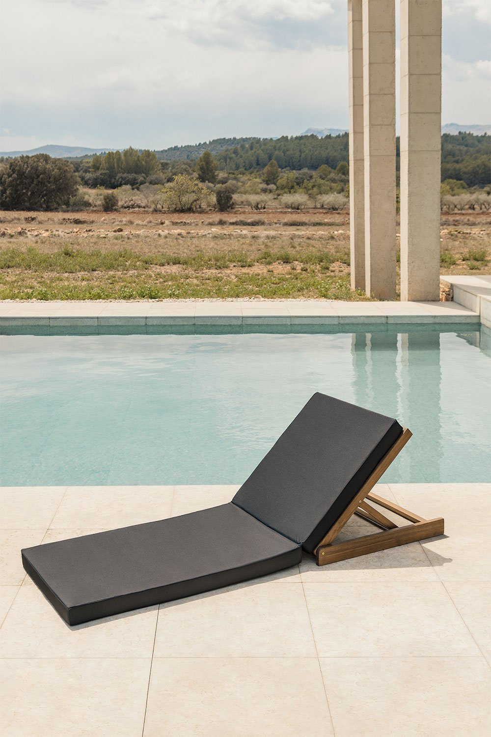 Chaise longue en bois d'acacia Idaira, image de la galerie 1