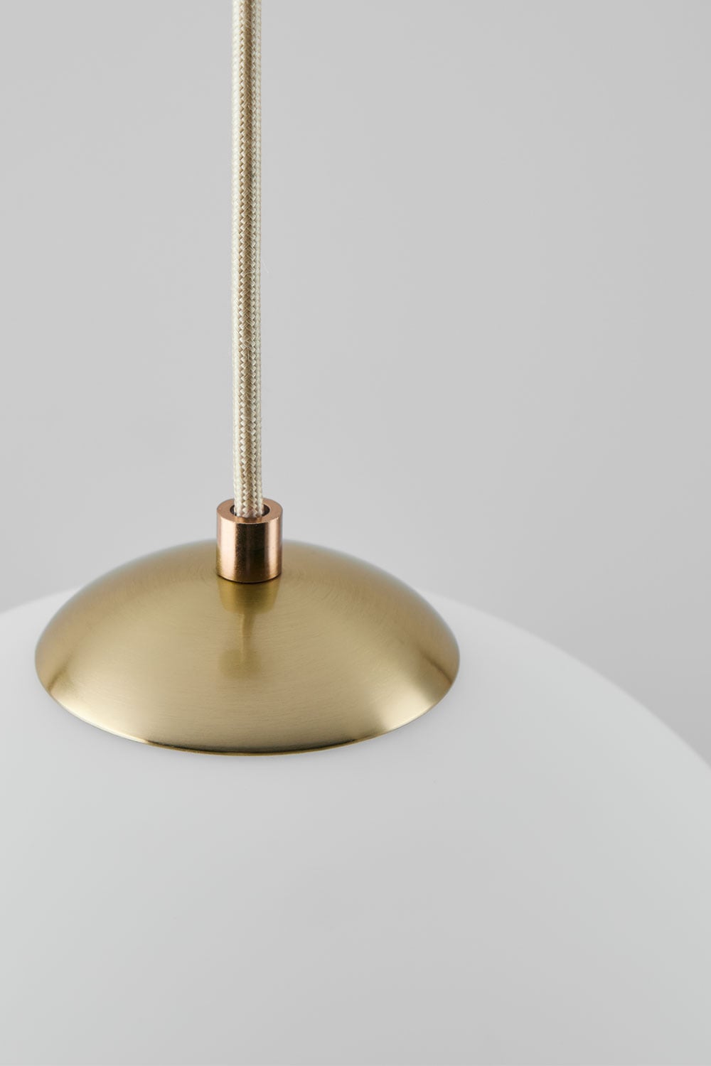 Suspension en fer avec boule en cristal Uvol, image de la galerie 3