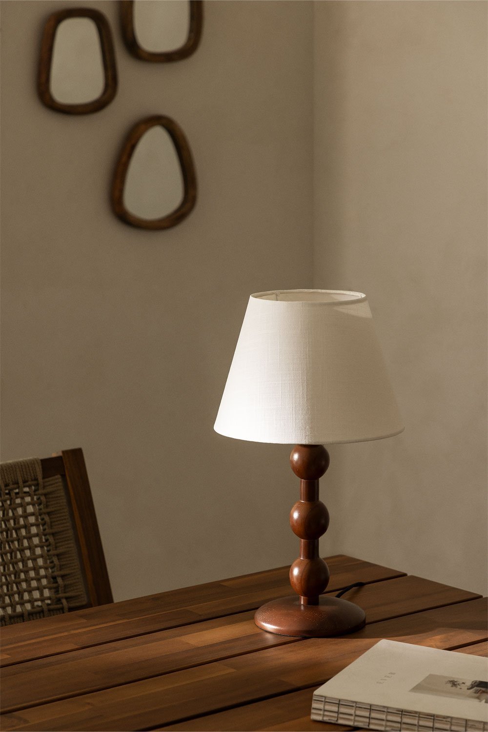 Lampe de table en bois d'hévéa Dorela, image de la galerie 1