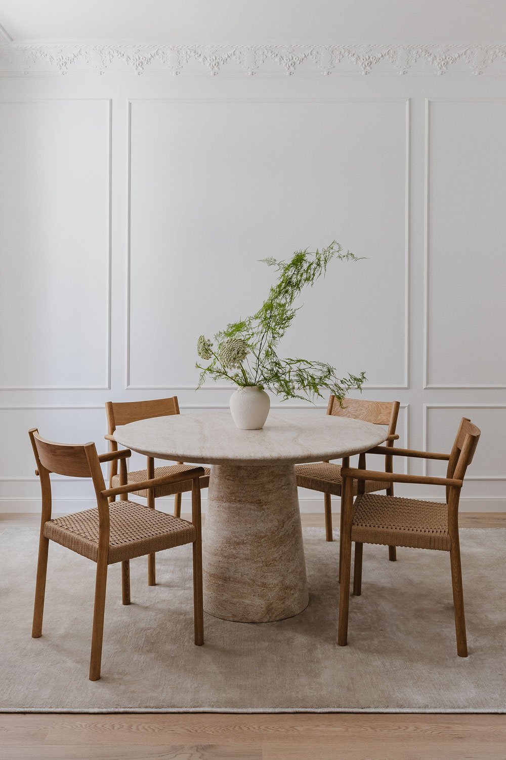 Table à manger ronde en ciment aspect travertin (Ø120 cm) Velia, image de la galerie 1