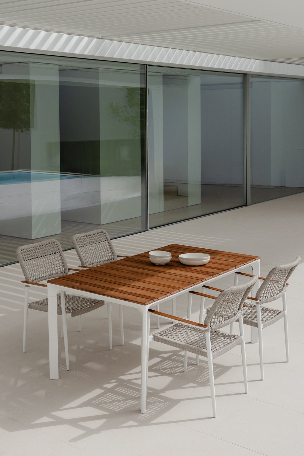 Table de jardin rectangulaire en aluminium et bois de teck (160x90 cm) Katiana, image de la galerie 1