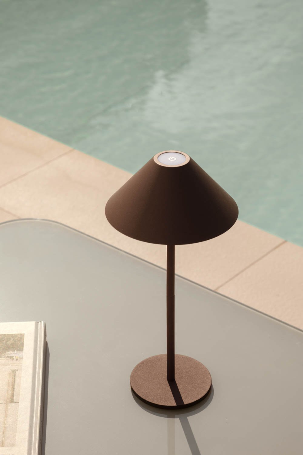 Lampe de table LED extérieure sans fil Nebida, image de la galerie 1