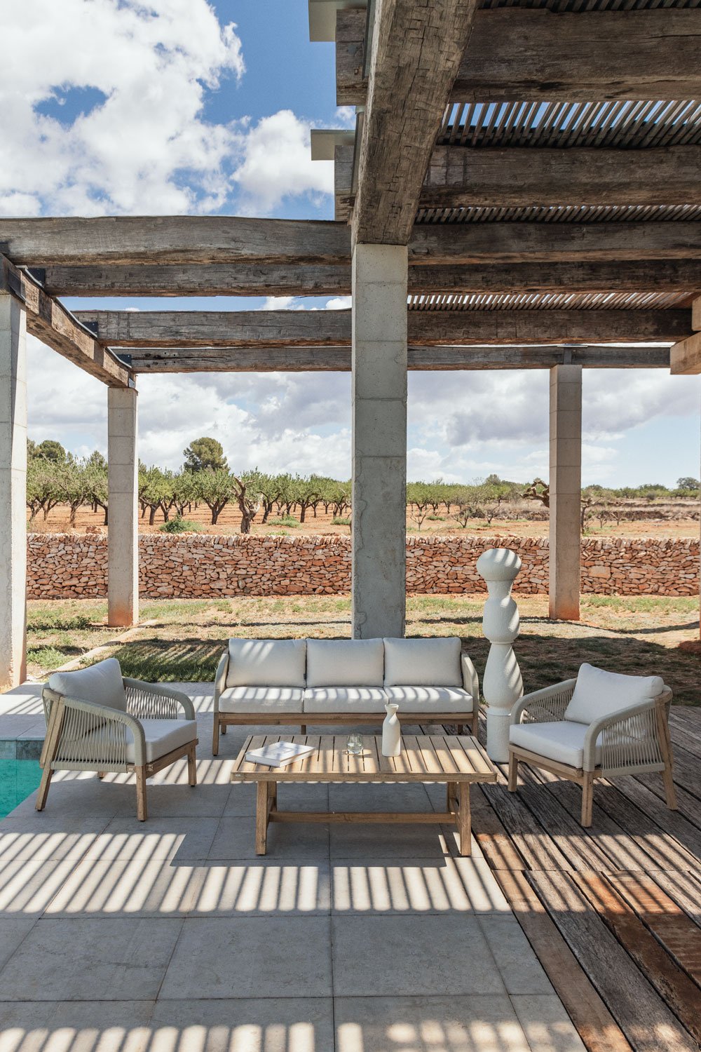Ensemble de jardin avec canapé 3 places, 2 fauteuils et table basse en bois d'acacia Dubai, image de la galerie 1