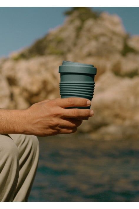 CREATE - KITCHENWARE OUTDOOR ECO - Verre à café avec couvercle fabriqué dans un matériau recyclé