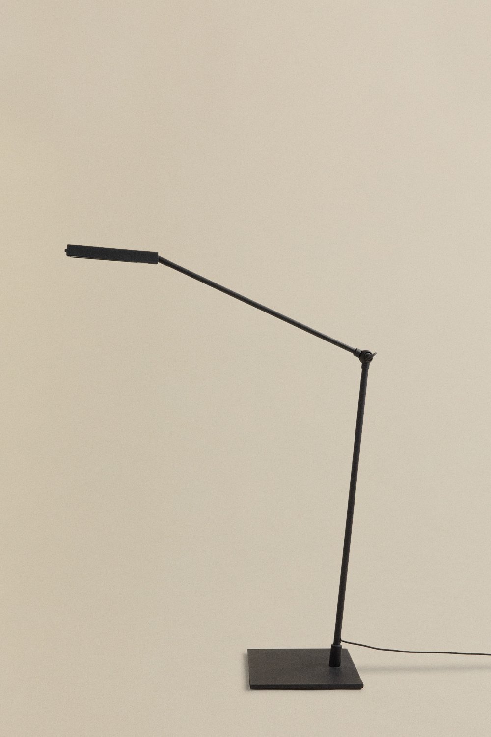 Lampe de table LED en fer Valtyn, image de la galerie 2