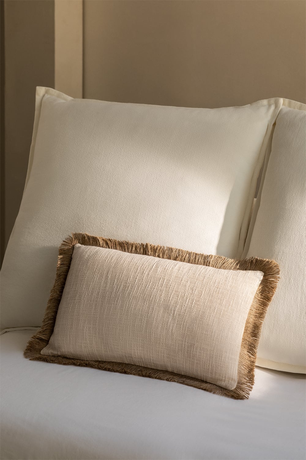 Coussin rectangulaire double gaze de coton taupe 50x30cm