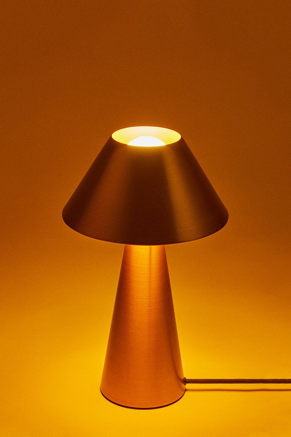 Lampe de table en fer Silenora, image de la galerie 3