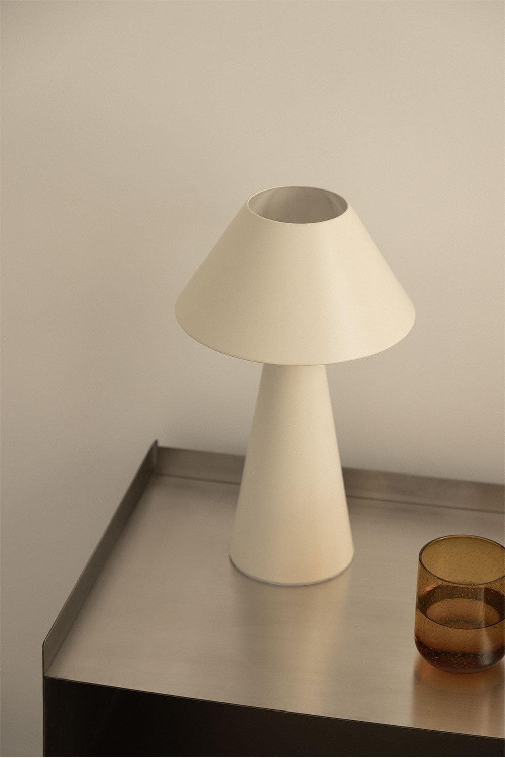 Lampe de table en fer Silenora, image de la galerie 1