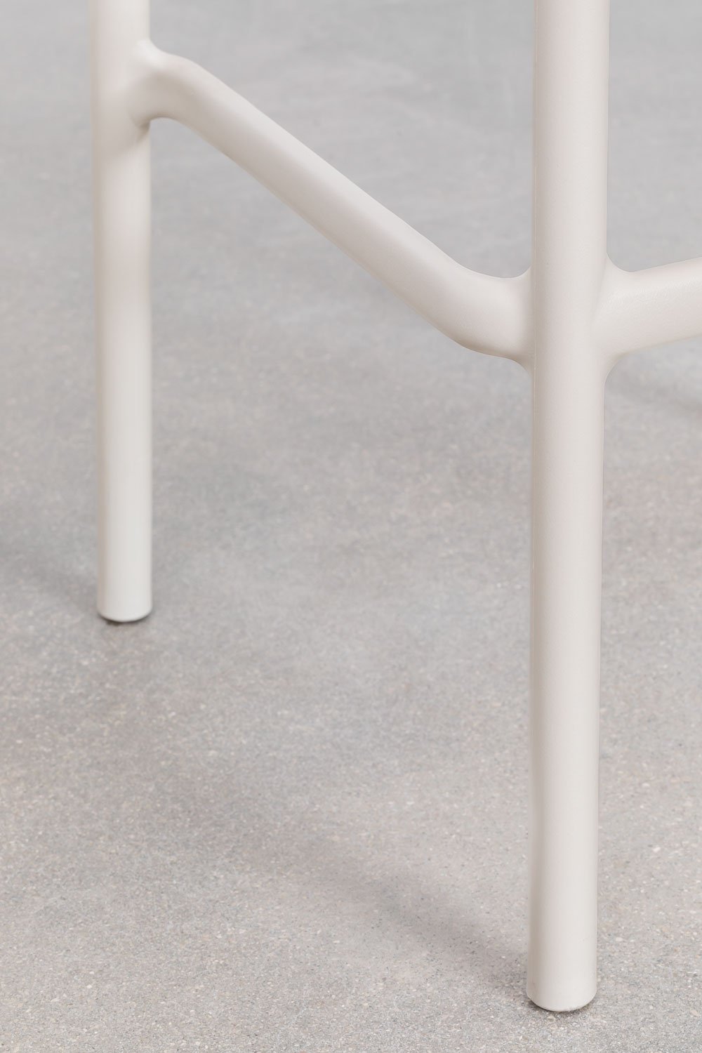 Lot de 2 tabourets hauts de jardin 75 cm empilables en polypropylène beige tapioca Wendell, image de la galerie 7