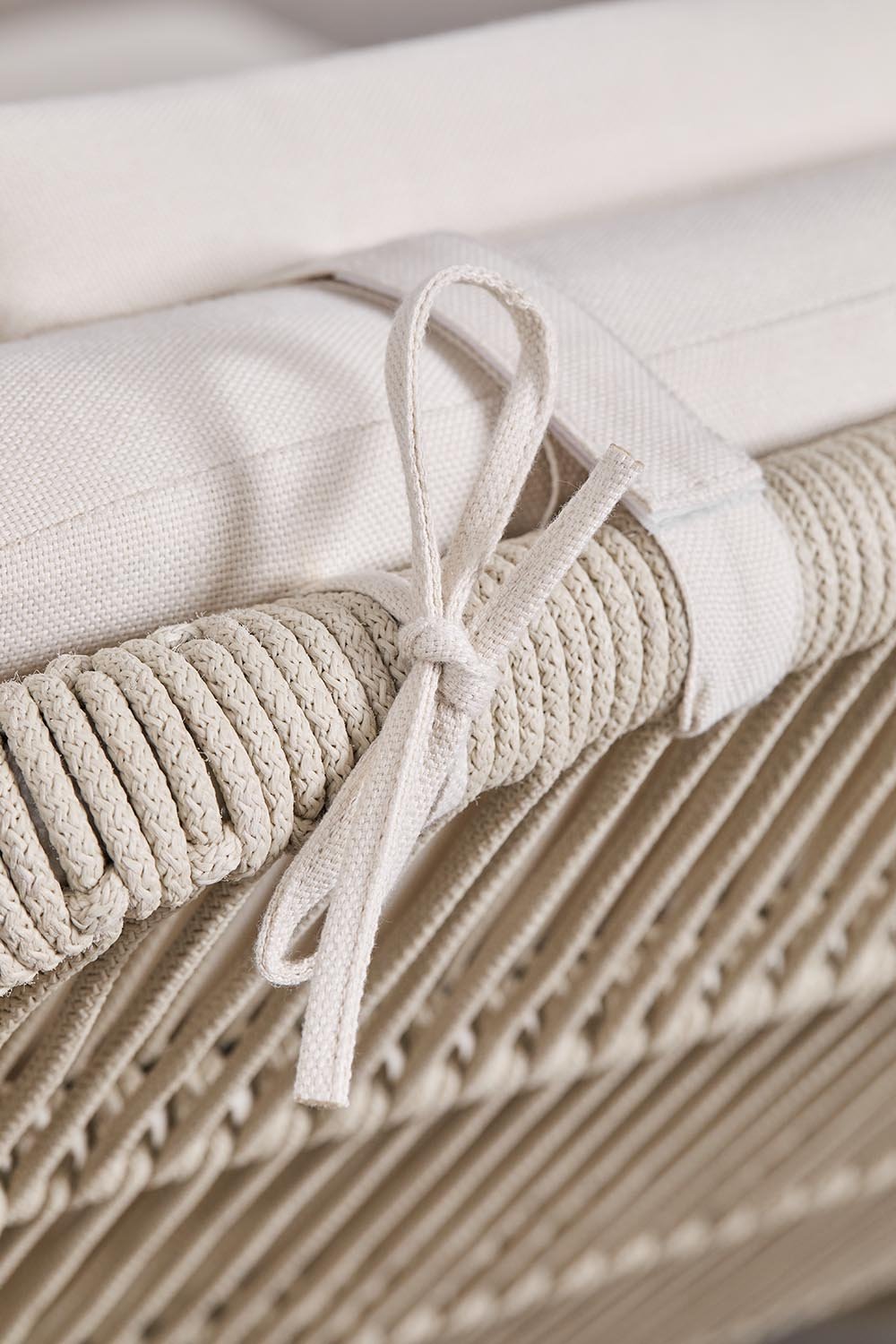 Chaise longue double en bois d'acacia avec coussin Vejer, image de la galerie 9