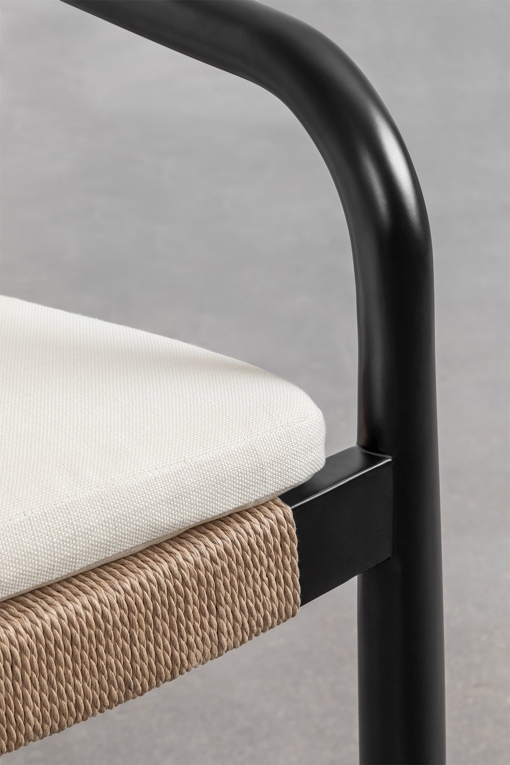 Pack de 2 chaises de salle à manger avec accoudoirs en acacia et papier tressé Giulia, image de la galerie 6