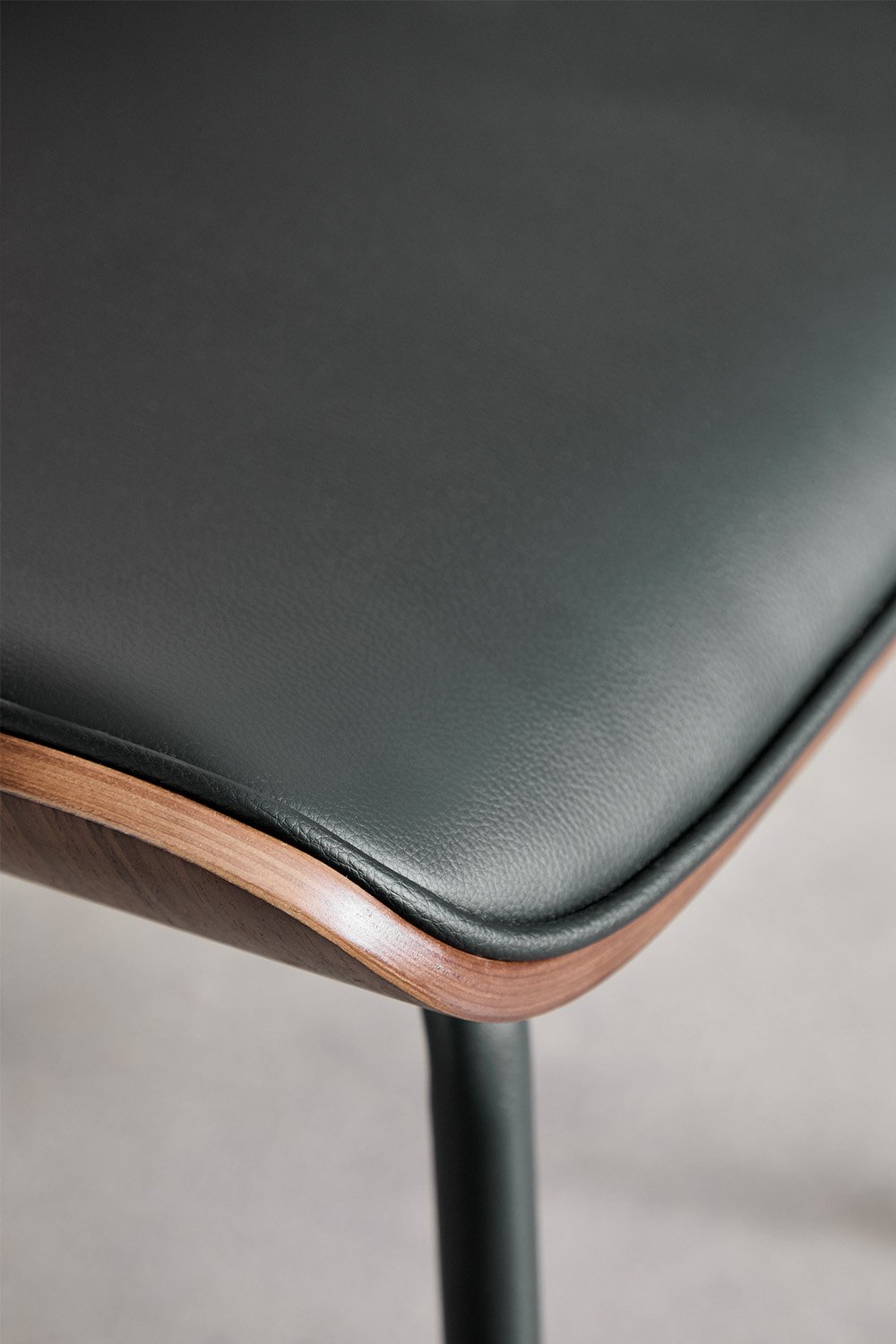 Pack de 2 chaises de salle à manger en bois, rotin et similicuir Raysa, image de la galerie 8