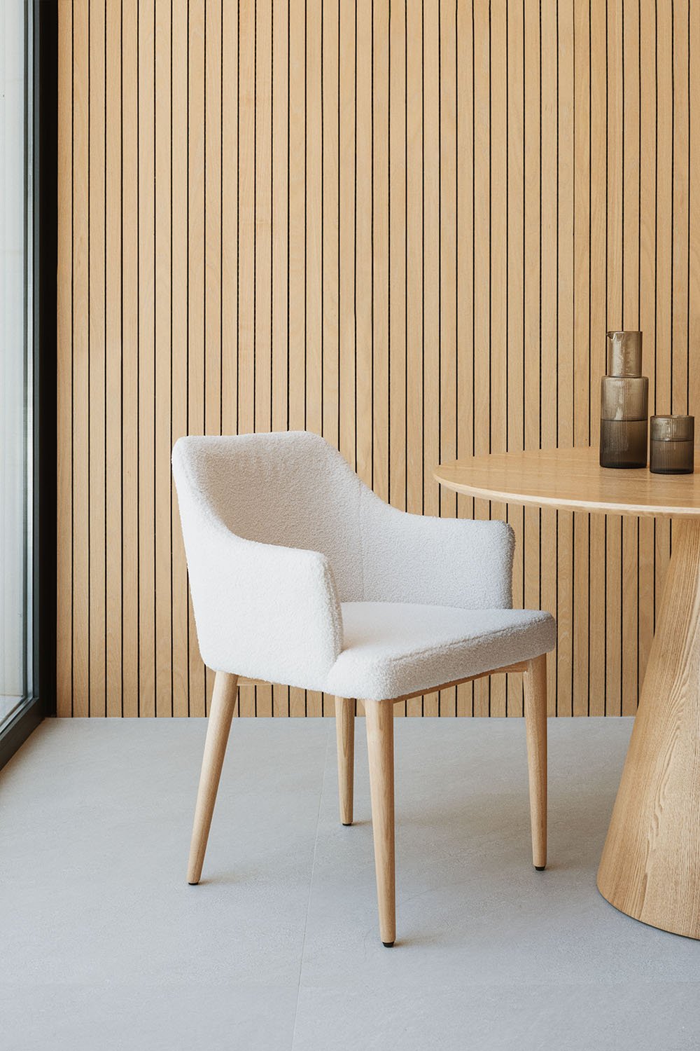 Pack de 2 chaises de salle à manger avec accoudoirs en peau lainée Banfil, image de la galerie 1