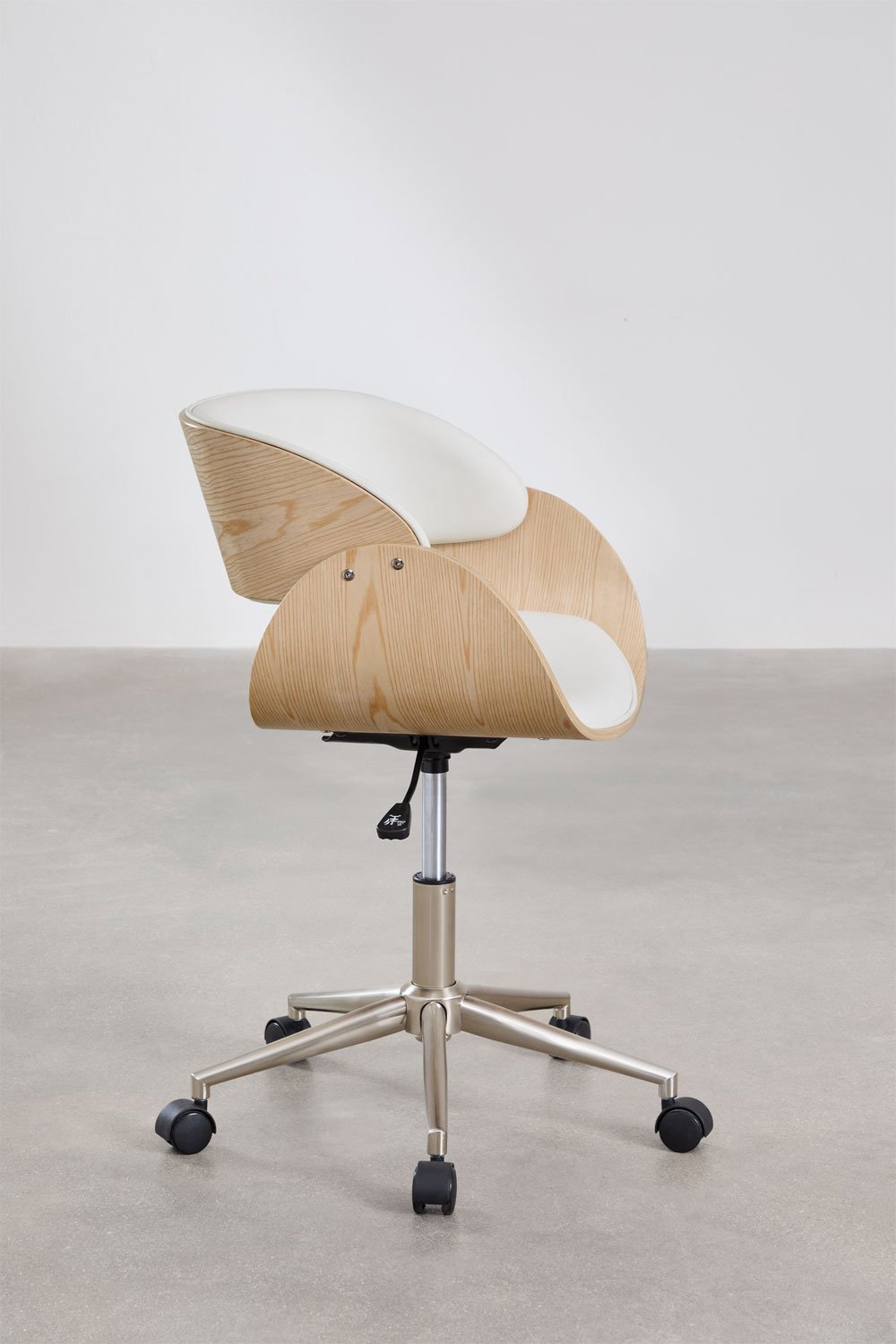 Chaise de bureau à roulettes en bois et similicuir Lorete, image de la galerie 3