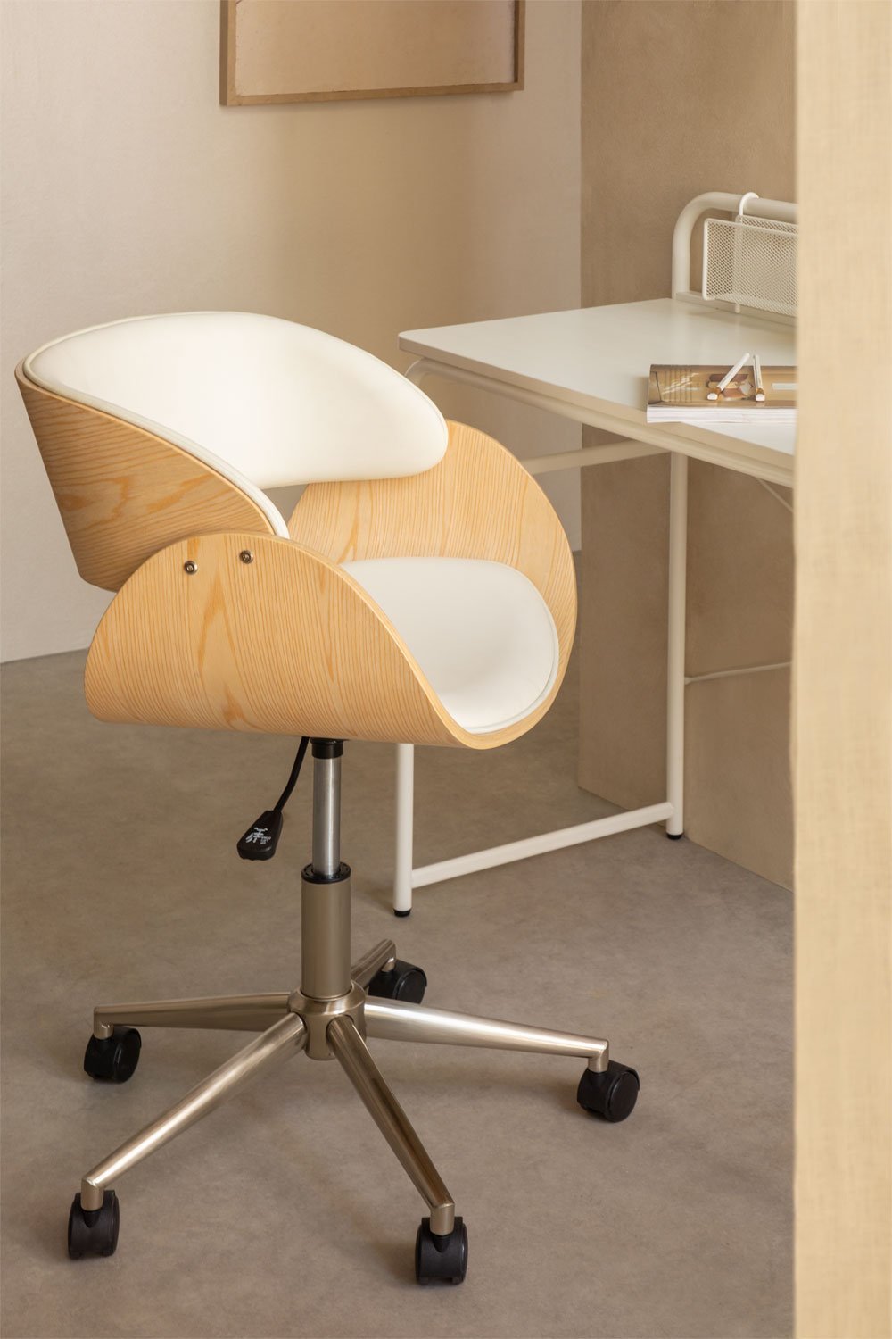 Chaise de bureau à roulettes en bois et simili cuir Lorete, image de la galerie 1