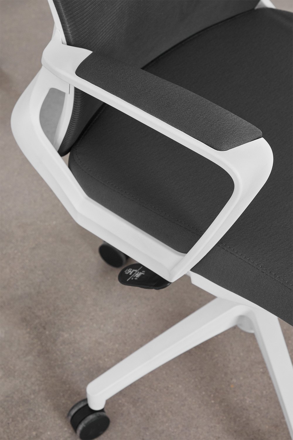 Chaise de bureau avec roulettes et accoudoirs Ribaute, image de la galerie 9