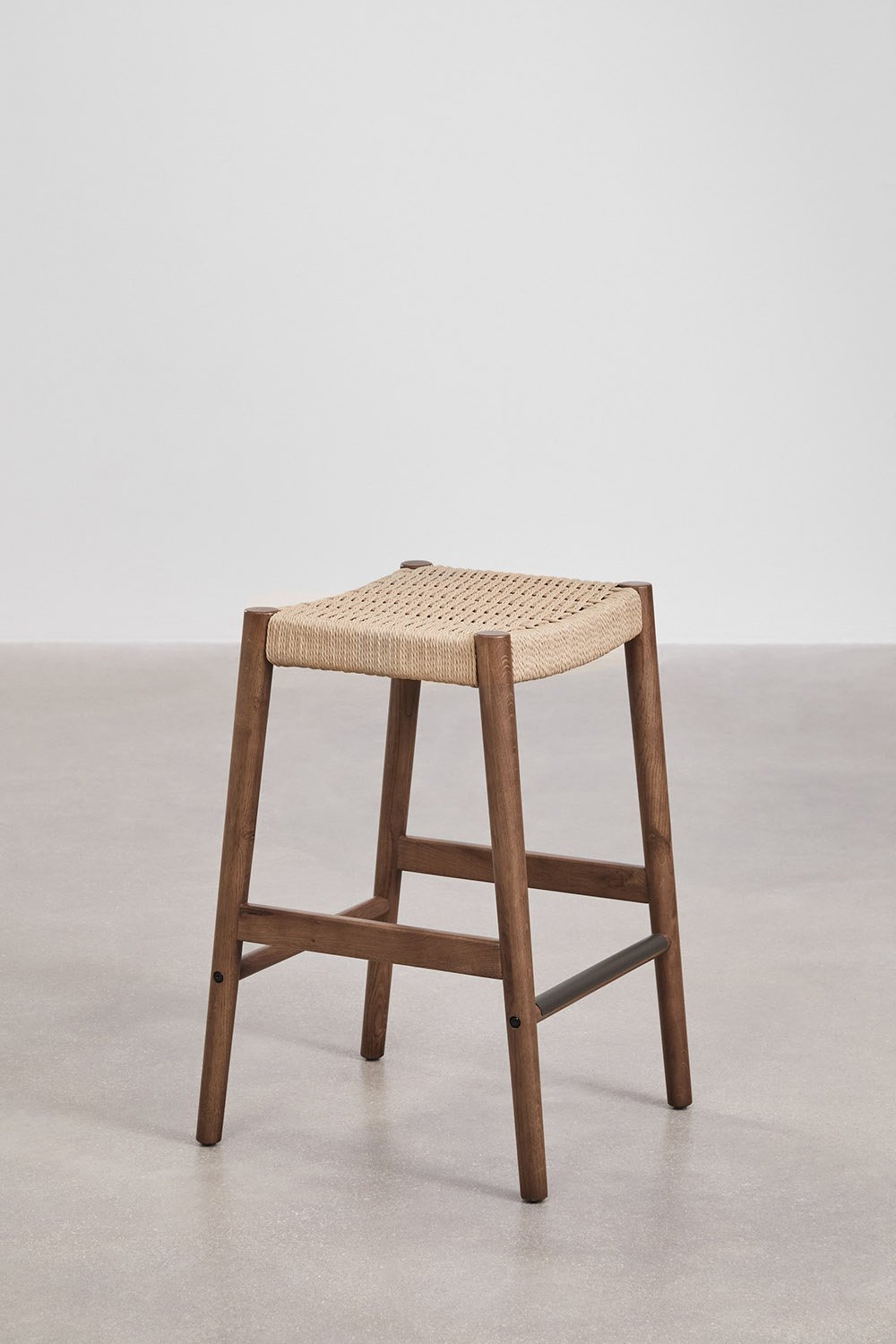 Tabouret haut 65 cm en bois de chêne et corde tressée Mara, image de la galerie 3