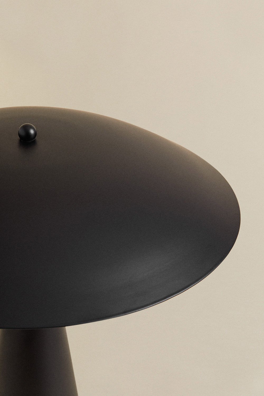 Lampe de table en fer Irune, image de la galerie 4