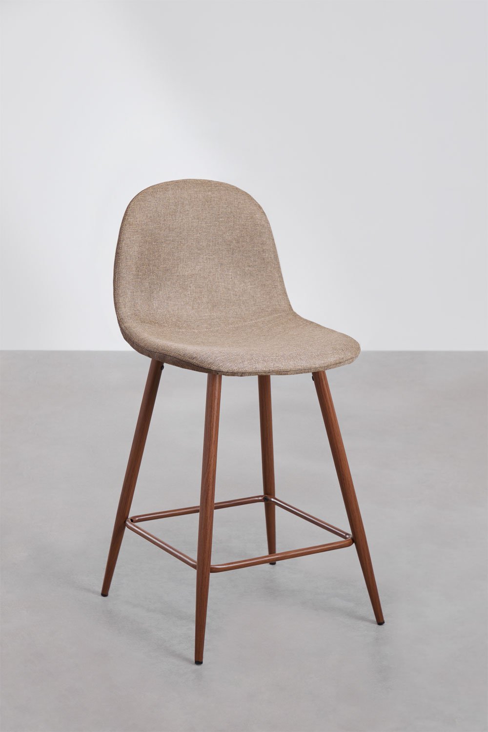 Tabouret haut 65 cm en tissu gris taupe et pieds finition bois sombre Glamm, image de la galerie 1