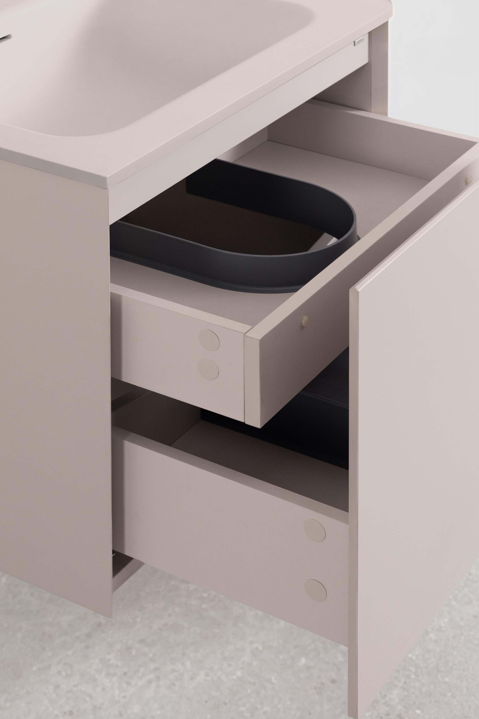 Ensemble de meubles de salle de bain en bois Macrae avec lavabo intégré    , image de la galerie 5